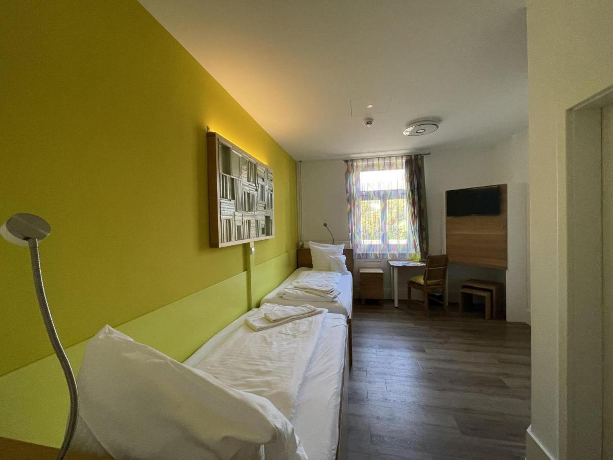 Hotel Bahnhof Balingen Ruang foto