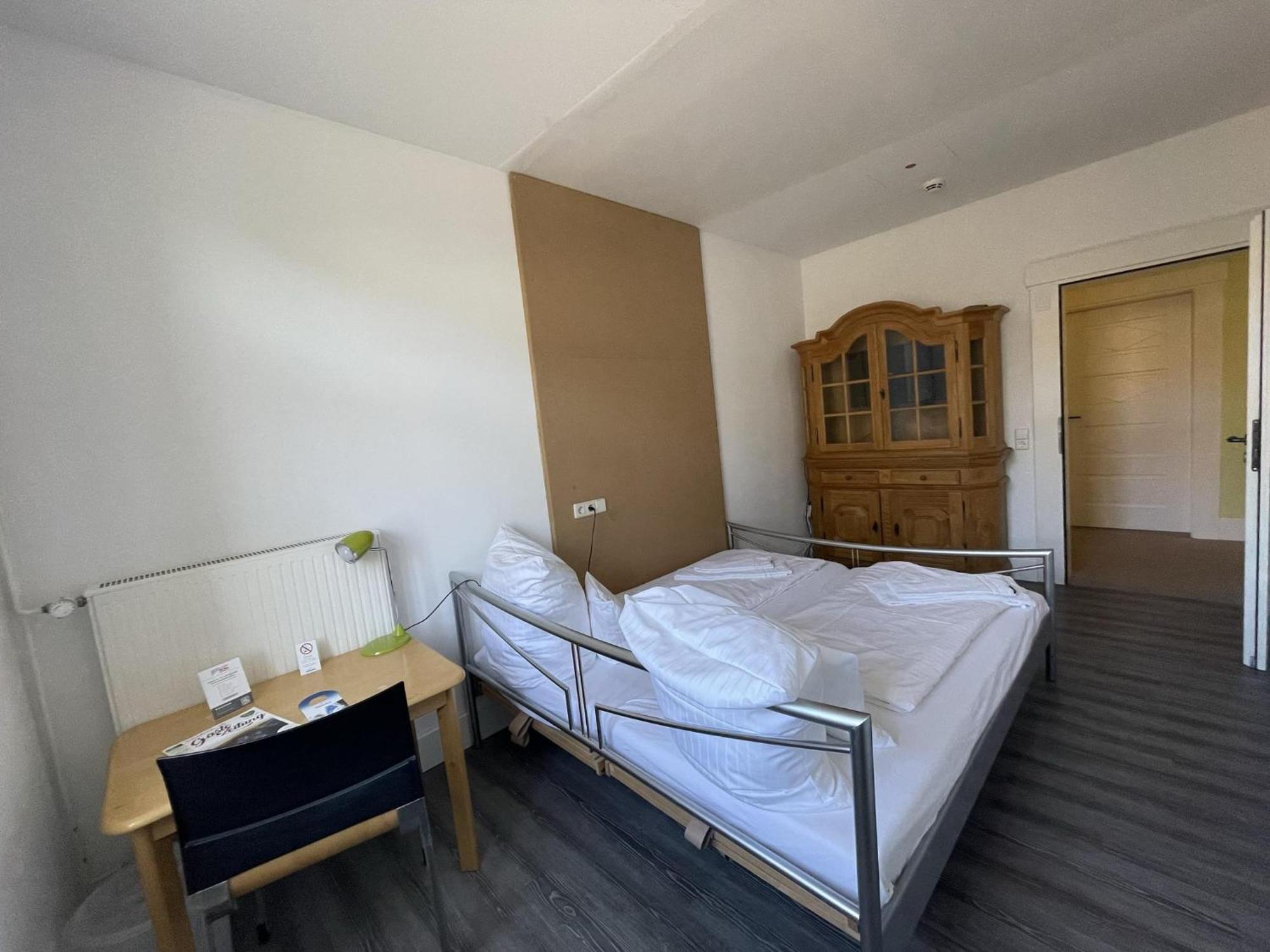 Hotel Bahnhof Balingen Ruang foto